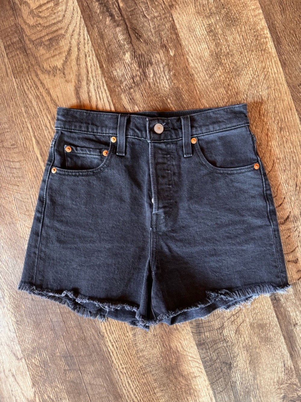 Levi’s black ribcage button fly shorts size 25